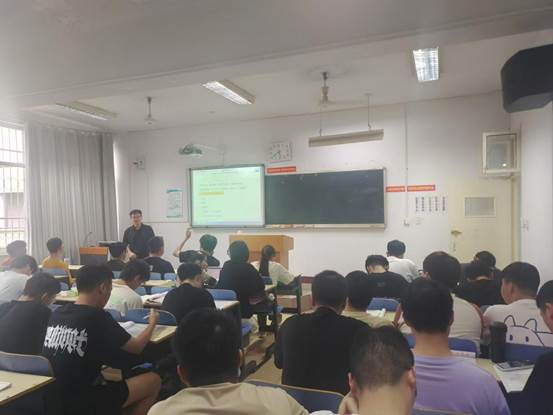 辅导员为毕业生开展就业创业讲座 (2)